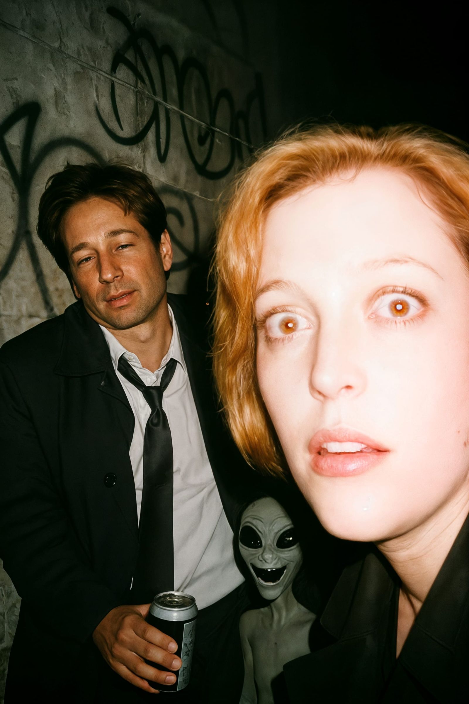 X-Files Photo: Mulder & Scully, Alien Encounter