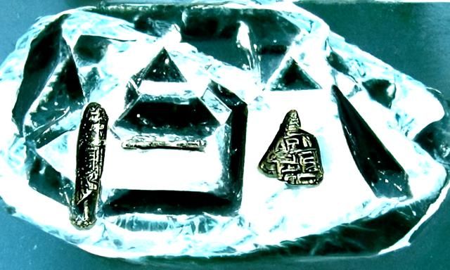 ancient alien diamond artefact with cuneiform hieroglyph
