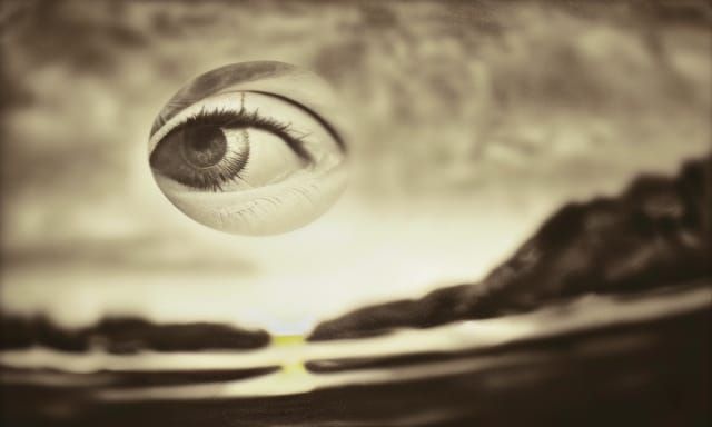Monochrome Sunset Eye: Detailed Pencil Sketch