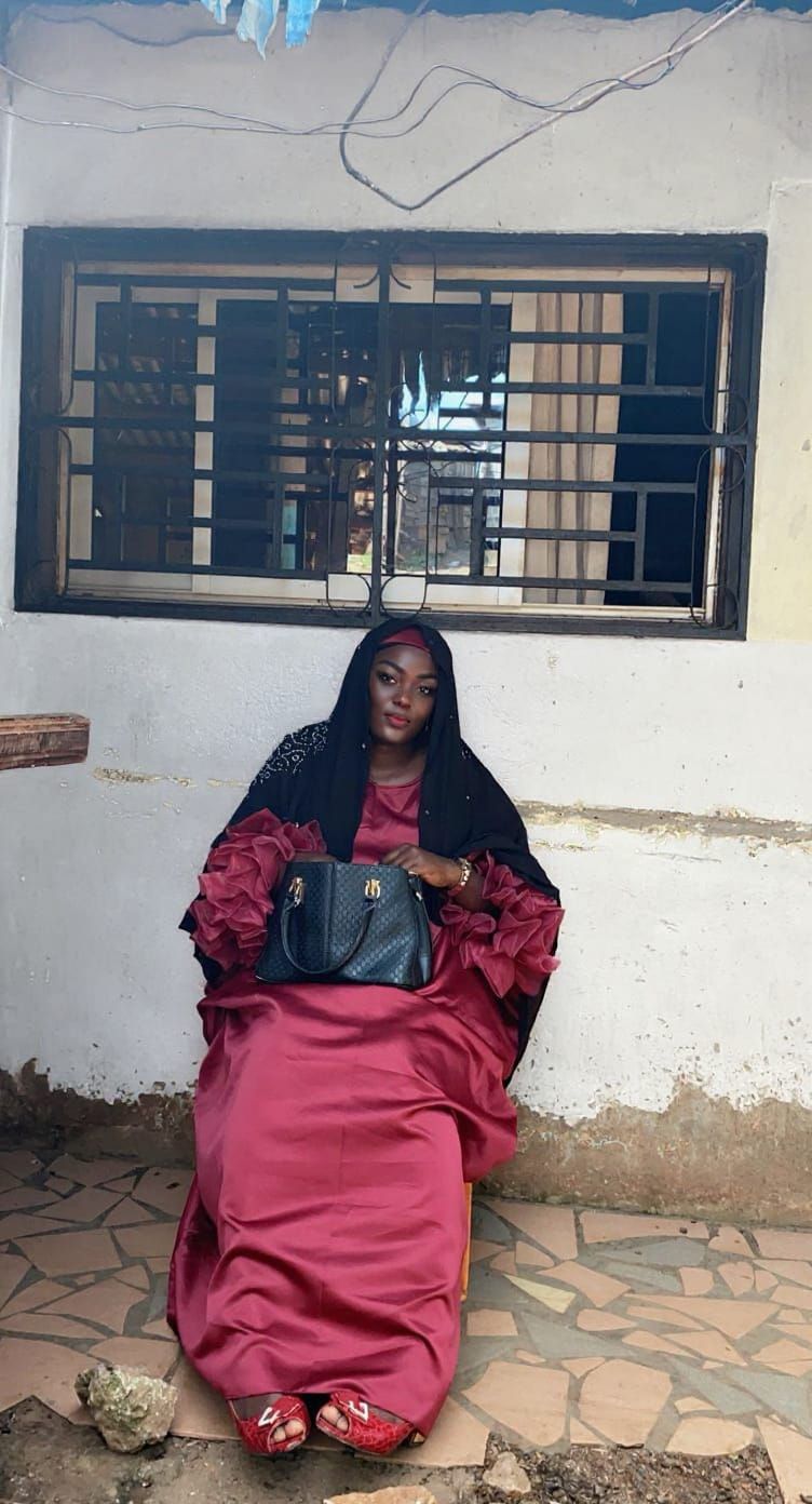 Modern Interior Design: White Walls and Black Marble Tiles