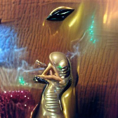 Alien Smoking Sparkly Cigar