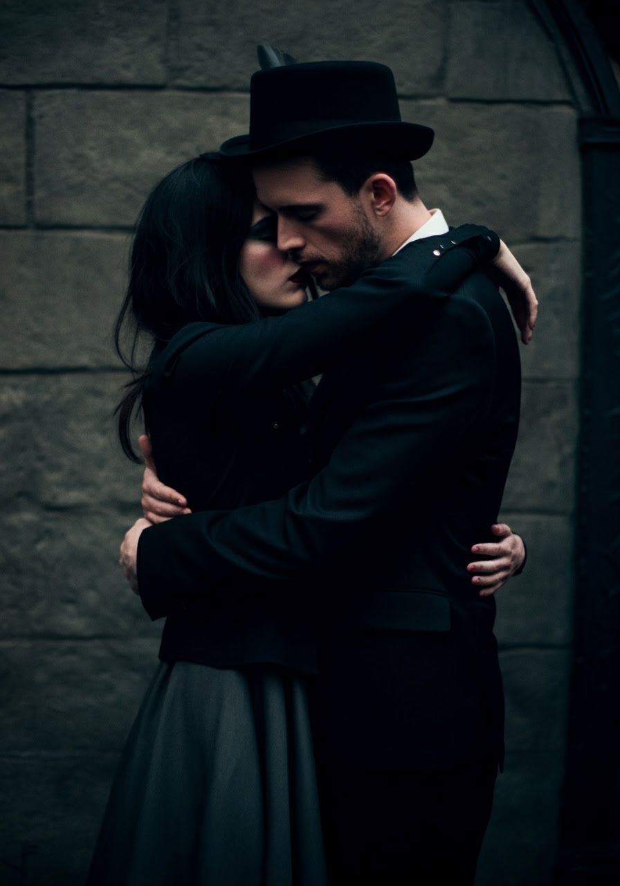 Pretendinary Fashion Victims Howling in Midnight