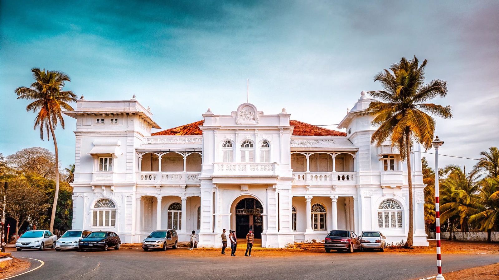 Classic White Hotel in Tropical Setting