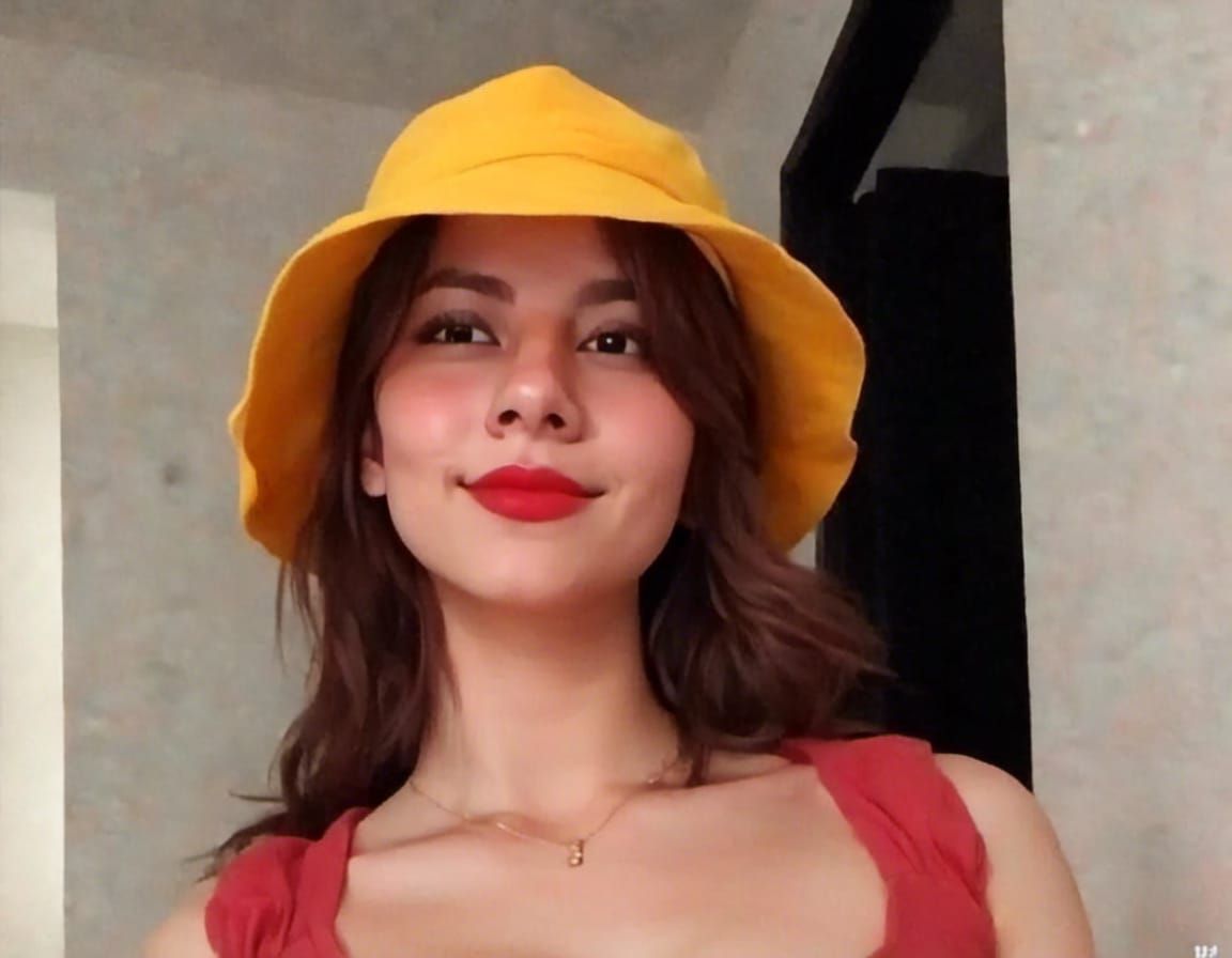 Flawless Skin with Golden Makeup and Red Lips