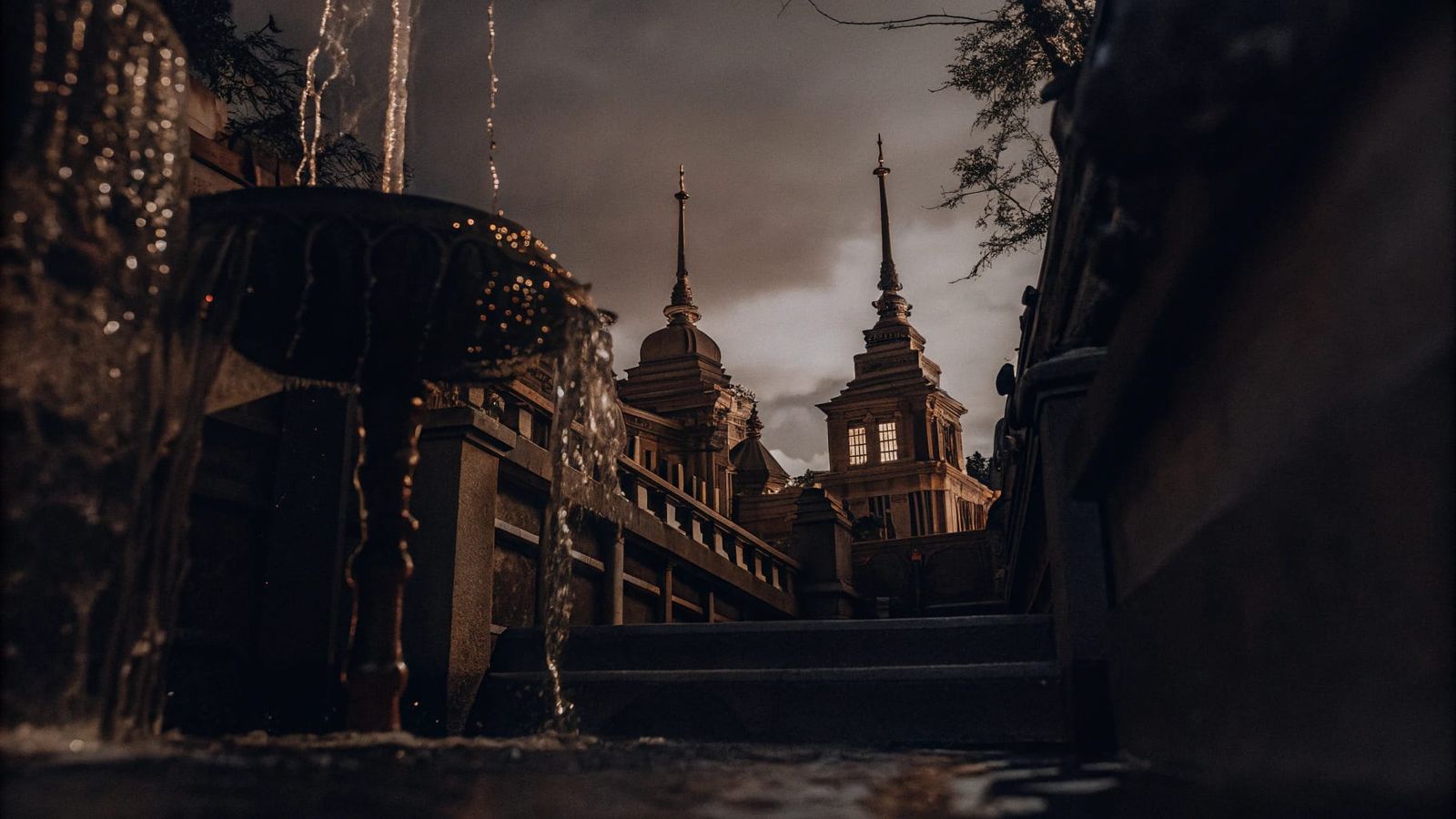 Mechanised Nanoluminescent Spinning Town of Magic Mayhem