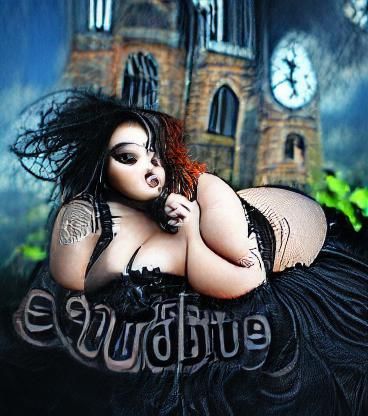 Gothic Emo Burlesque: Voluptuous Nude Model