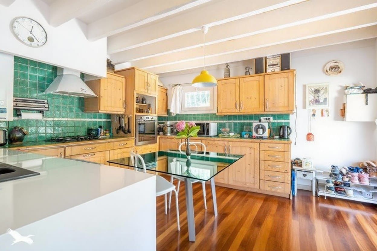 Modern Interior Design with White Accents and Wood Flooring