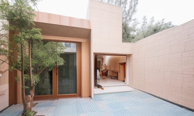 Cavehouse Interior Courtyard: Contemporary Earth Architectur...