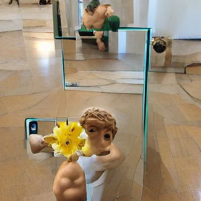 Narcissus Selfie: A Modern Myth in Hyperrealism