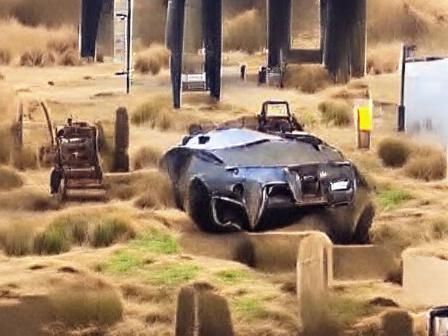 Mad Max: Off-Road Car Escapes Raiders