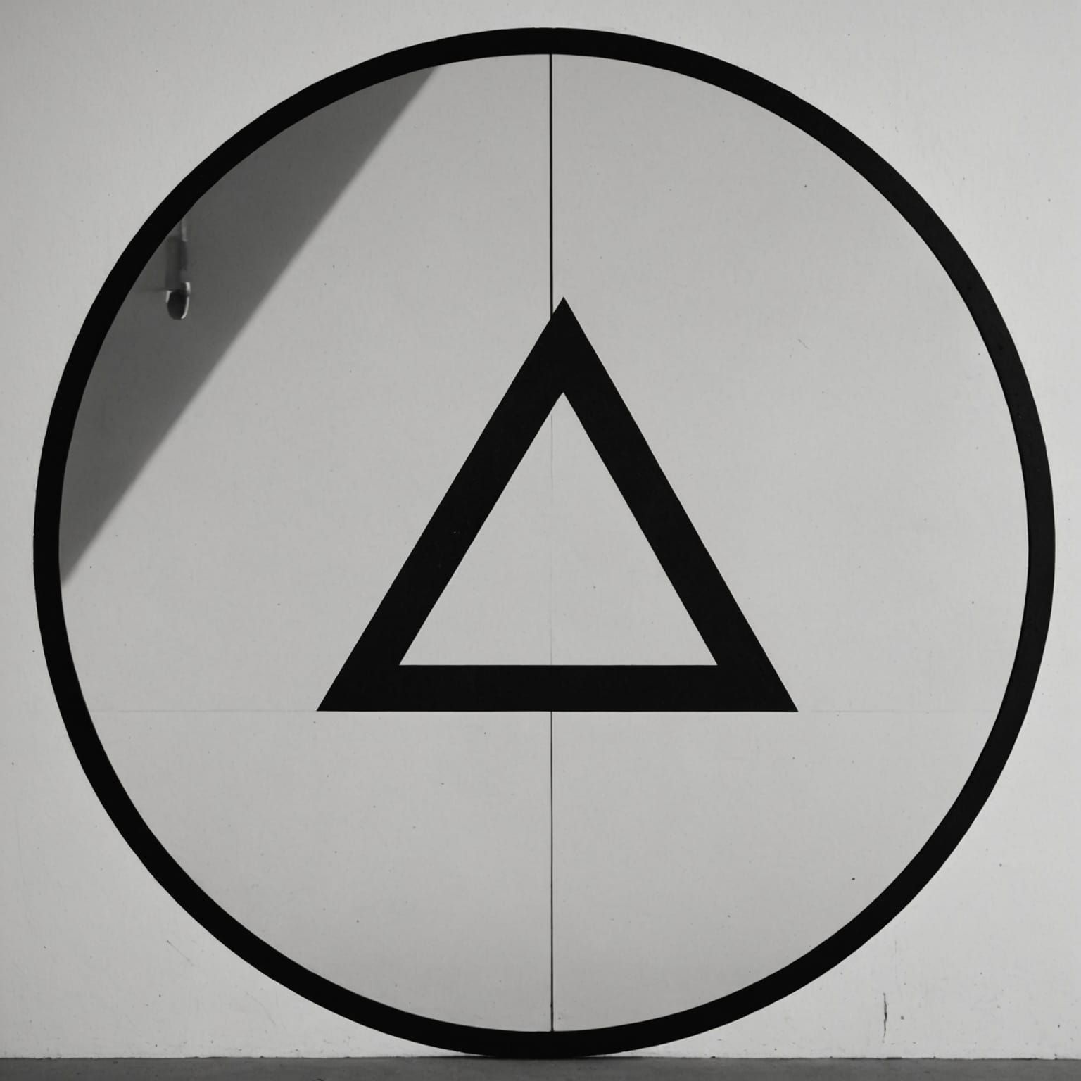 Perplexing Optical Illusion in Mirror