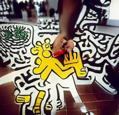 Dynamic Graffiti Art With Bold Figures