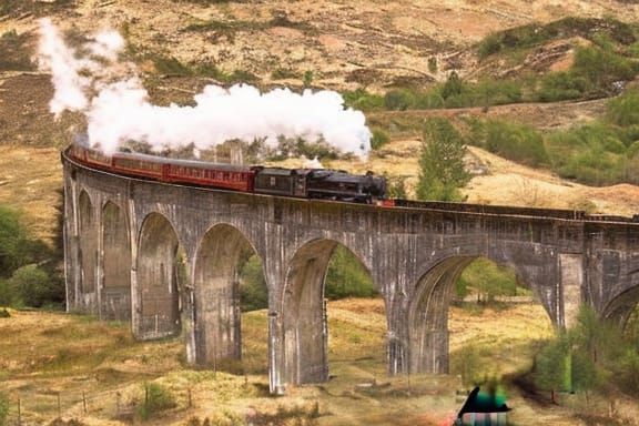 Hogwarts Express: Art Nouveau Concept Art