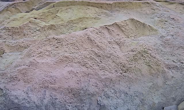 Minimalist Scene: Character Dominating High Ground