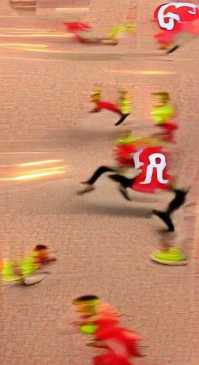 Simple Prompt Creates Abstract Running Image