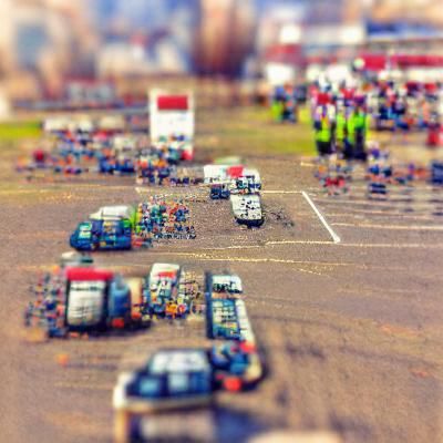 Tilt-Shift Photography Creates Miniature World