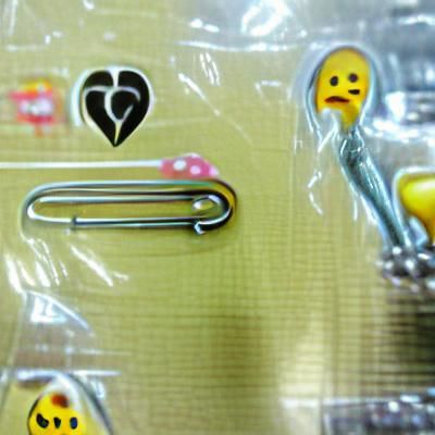 Safety Pin Emoticon: Minimalist Design