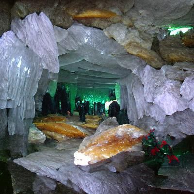 Ilum's Crystalline Caves: A Kyber Crystal Landscape