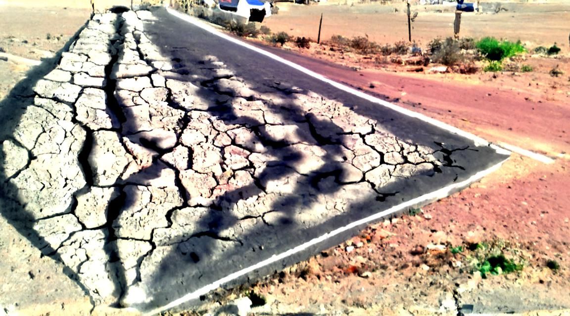 Arid Heat Creates Thermal Waves on Cracked Ground