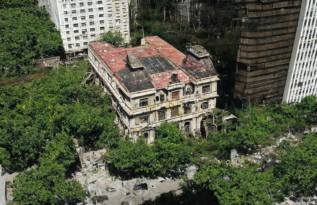 Decaying Structure: An Abandoned Scene