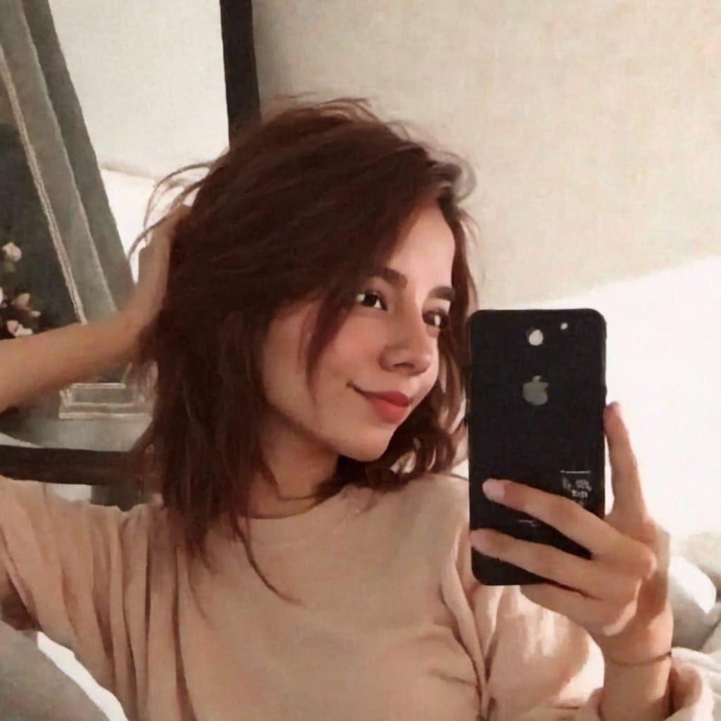 Flawless Skin with Golden Makeup and Natural Blush