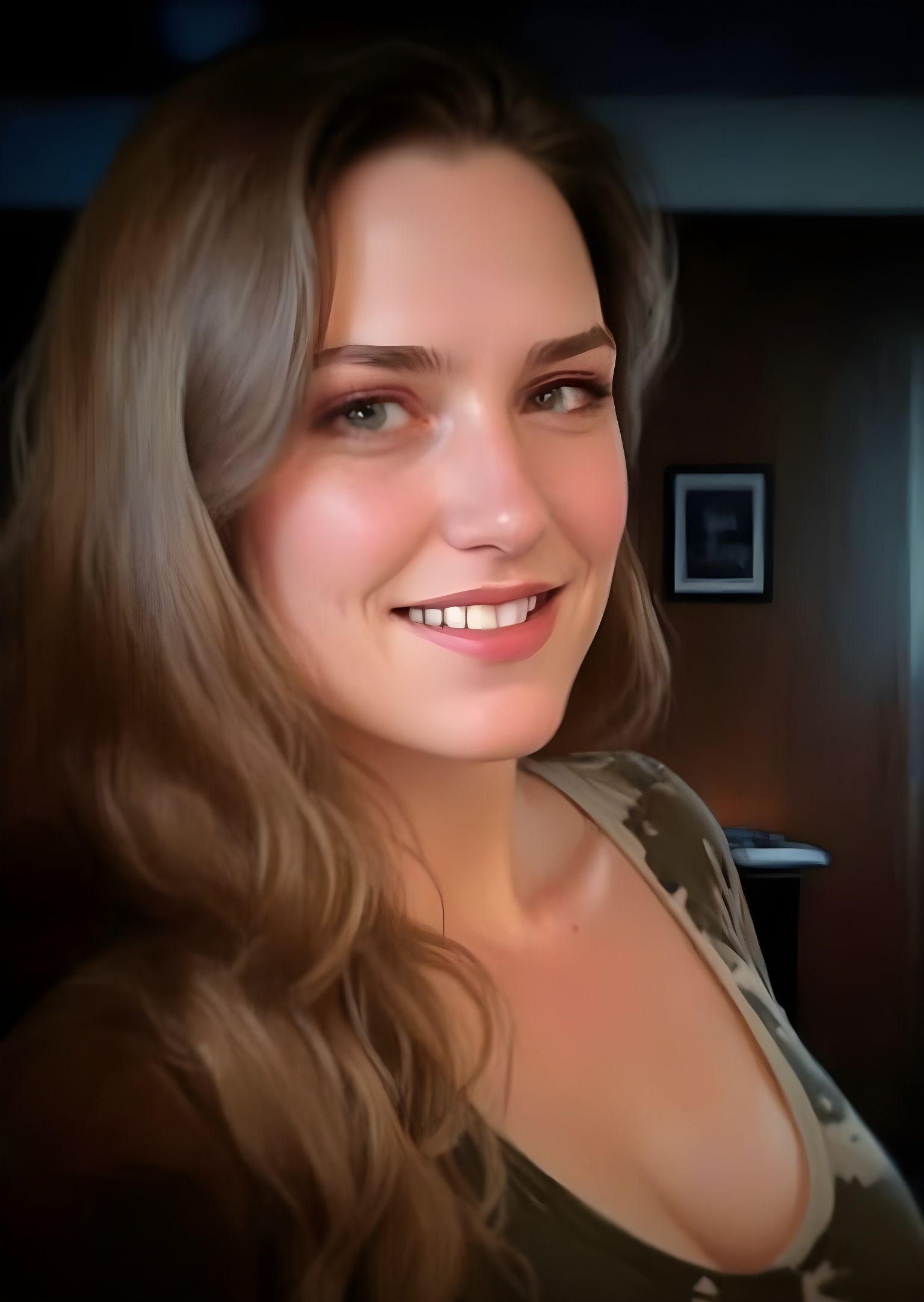 Vivid Hyperrealistic Portrayal of a Voluptuous Woman