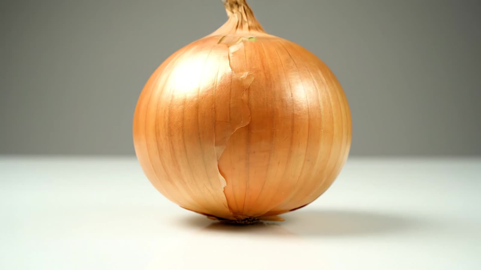 A onion that peals itself to reveal a lettuce that peal itself to the sound of the teddy bears picnic theme tune to then...