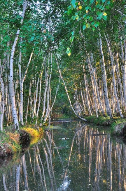 Beautiful tsarina Evdokija with Red titien long braids, ultramarine Blue sarafan, kokoshnik, very long trasparente veil. Egon Schiele 