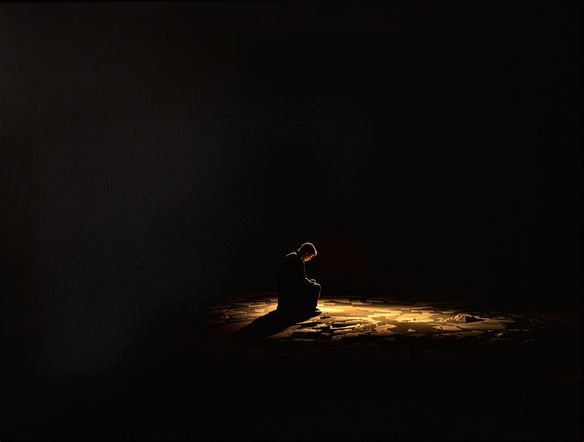 Generate Baroque painting with dramatic chiaroscuro AI, a lone figure illuminated by a single light source, deep shadows, intense emotion, oil on canvas texture.