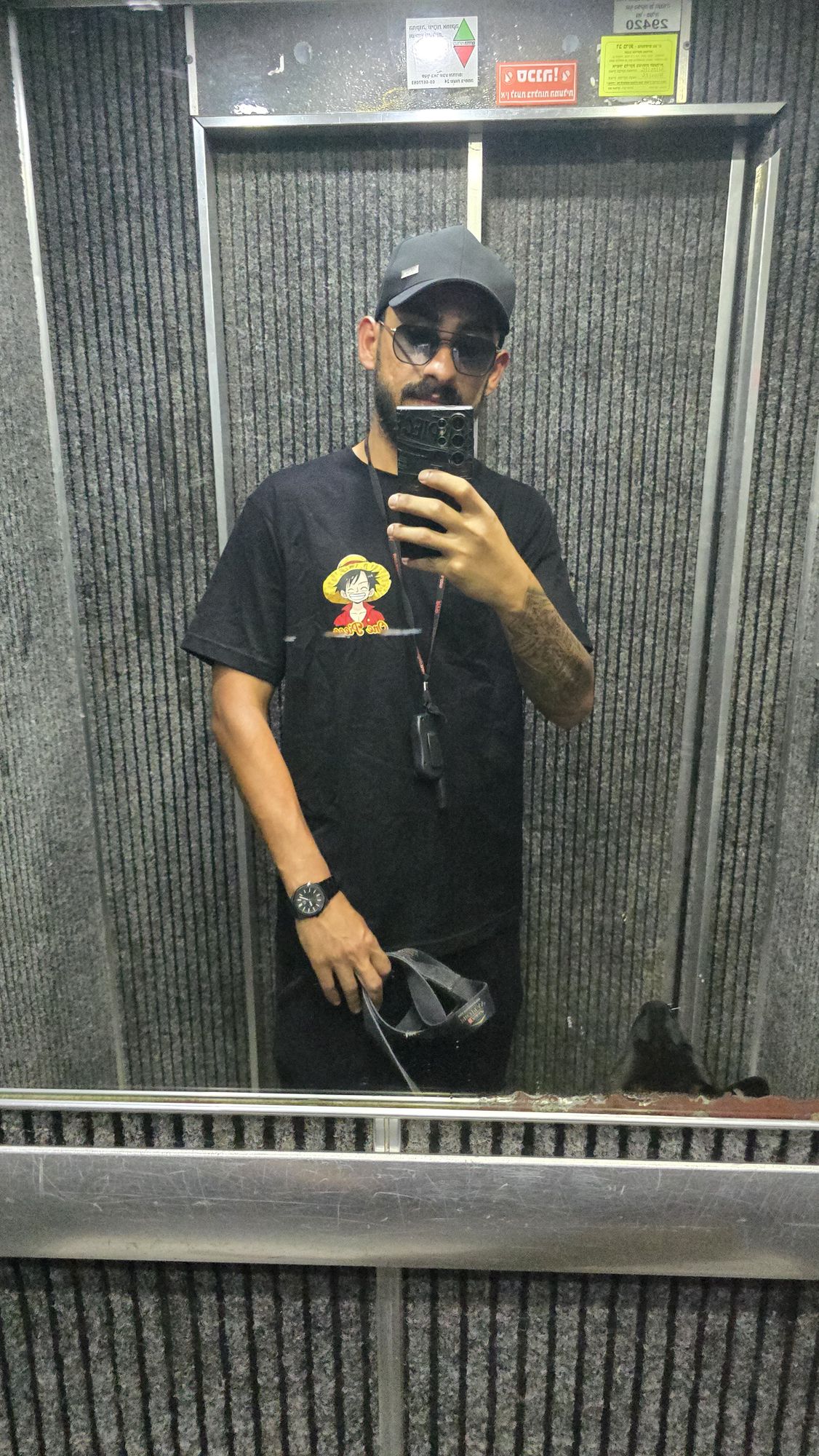 בתמונה שאוספתי שלי תוסיף את לופי מי וואן פיס ללא שגיאות  תעשה את לופי ריאליסטי כמו בתמונה שלי ותוסיף אותו לידי בצמונה שהעלתי