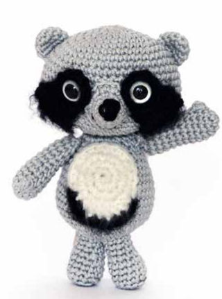 A woman at home carries this product with high quality and the product size is large and plays with it
