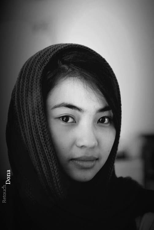 "In this captivating image, the Mona Lisa is reimagined as she sits gracefully on a sunlit plateau, exuding an air of tranquility and poise....