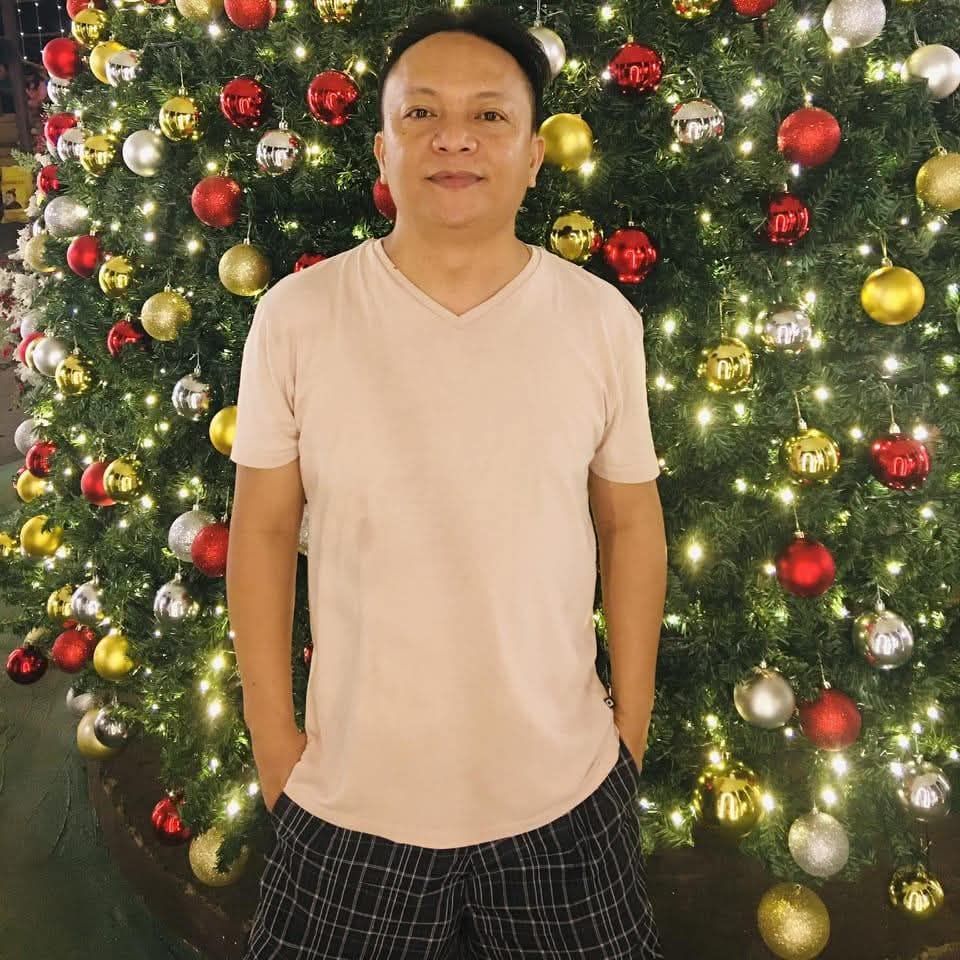 Ultra-realistic cinematic basketball poster. (Use the uploaded photo as reference for the face – keep the exact facial details exactly the s...