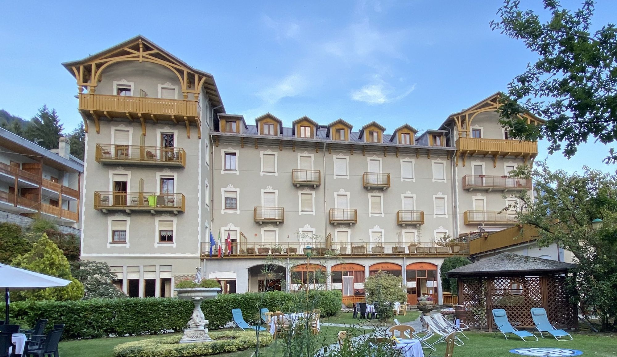 Grand Hotel Ala di Stura (Italy)
Post-apocaliptic hotel