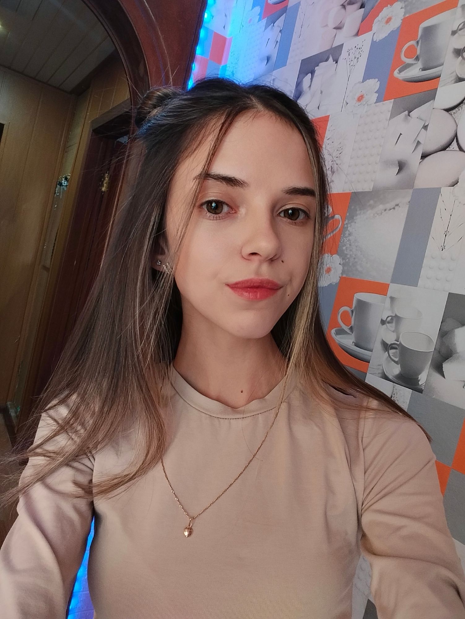 8K, ultra-detailed, hyper-realistic editorial portrait.

The image captures a powerful urban moment — a meticulously crafted fashion portrai...