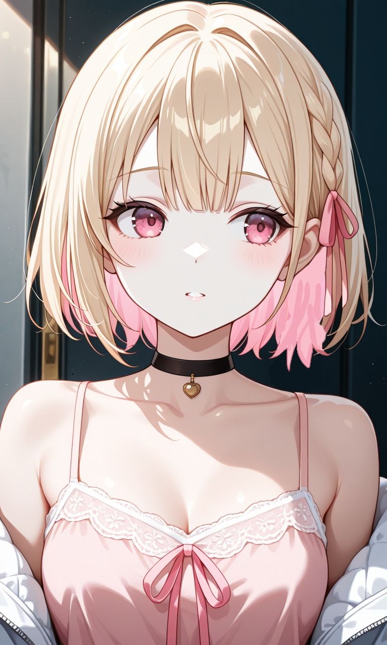 女の子1人のイラスト
パッツンに近いアイドル前髪
ショートヘアでサイドに太めの編み込み(うすピンクのリボンで留める)
白に近い金髪で桃色のインナー
目は濃いめのピンク
飾り気のない細め黒のチョーカー
あどけない感じの無表情
洋服は薄めのピンクのキャミソール(外でも着られるようなも...