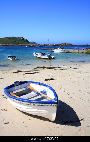 <lora:NC Hyperreal:1.0> <lora:Night Sparkle:1.0> <lora:glass:1.0> Psychedelic walrus made of clear glass 