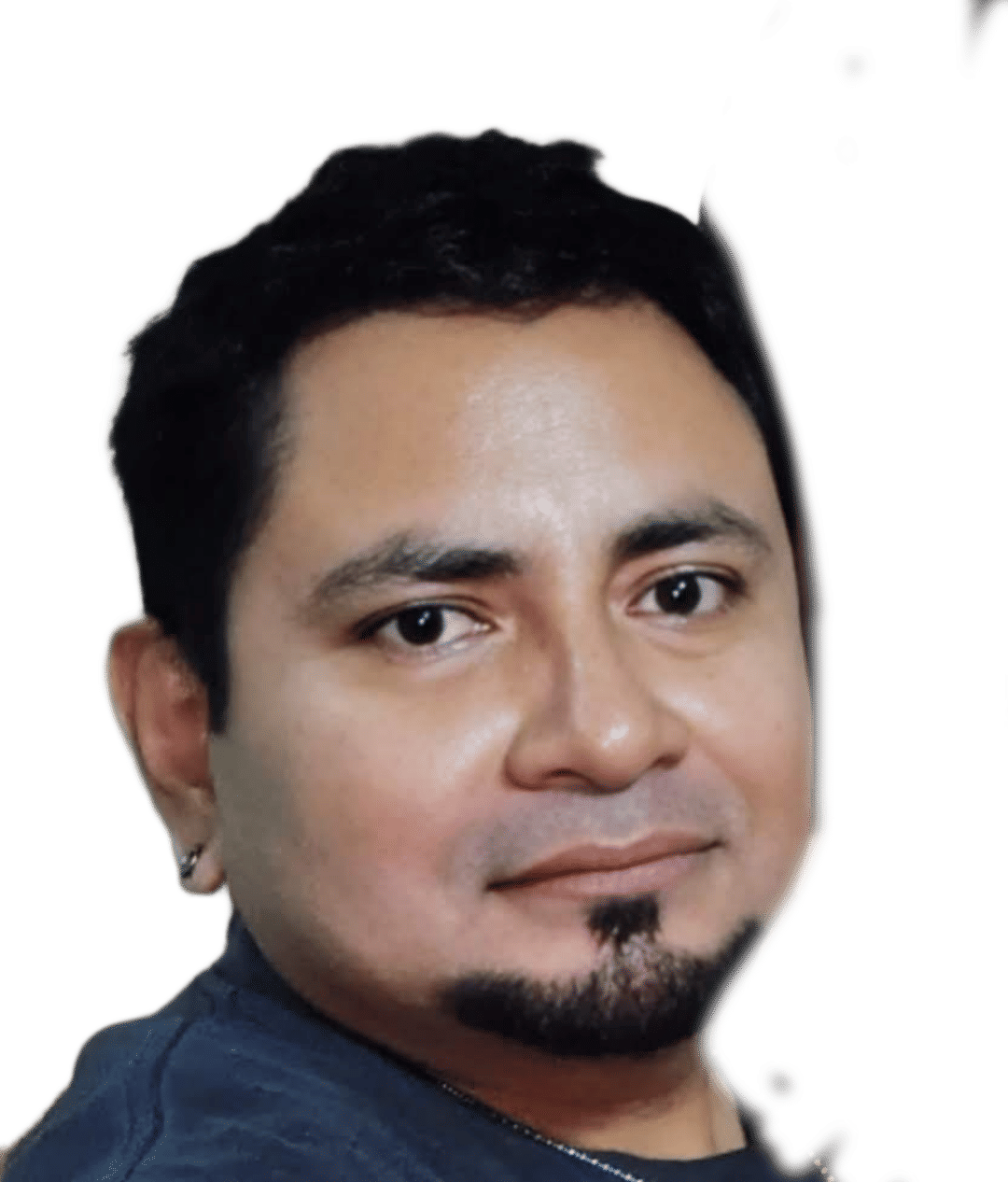 Crear una imagen de un samurai con el rostro de la imagen que subi, que este en posición de ataque con su espada tomada con ambas manos en l...