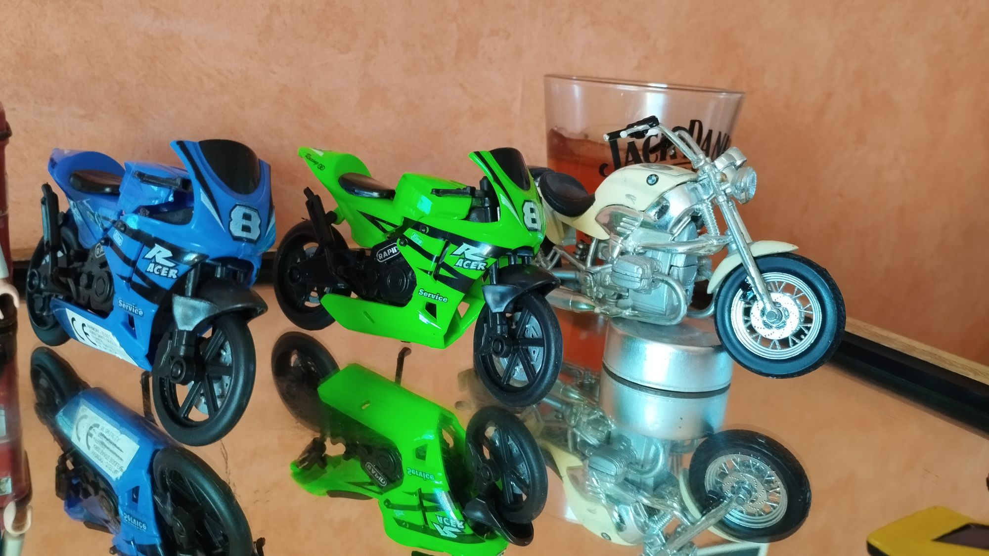 Motos sportives japonaises miroir lounge