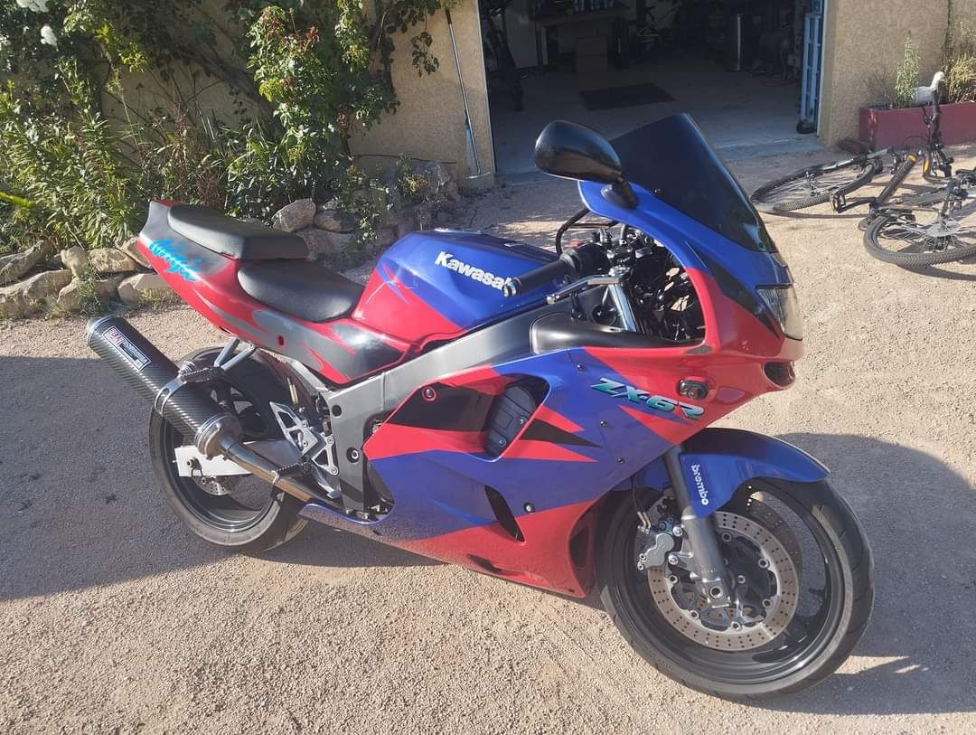 Zx9r moto rouge violet japonaise sport mécanique 