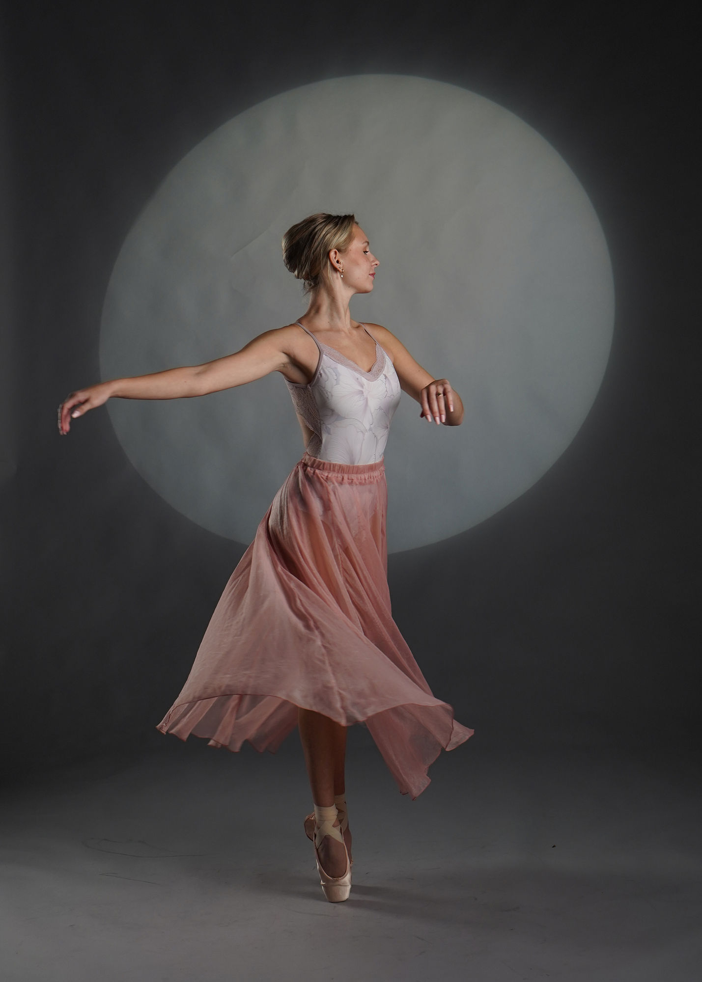 Spotlight Dancer 