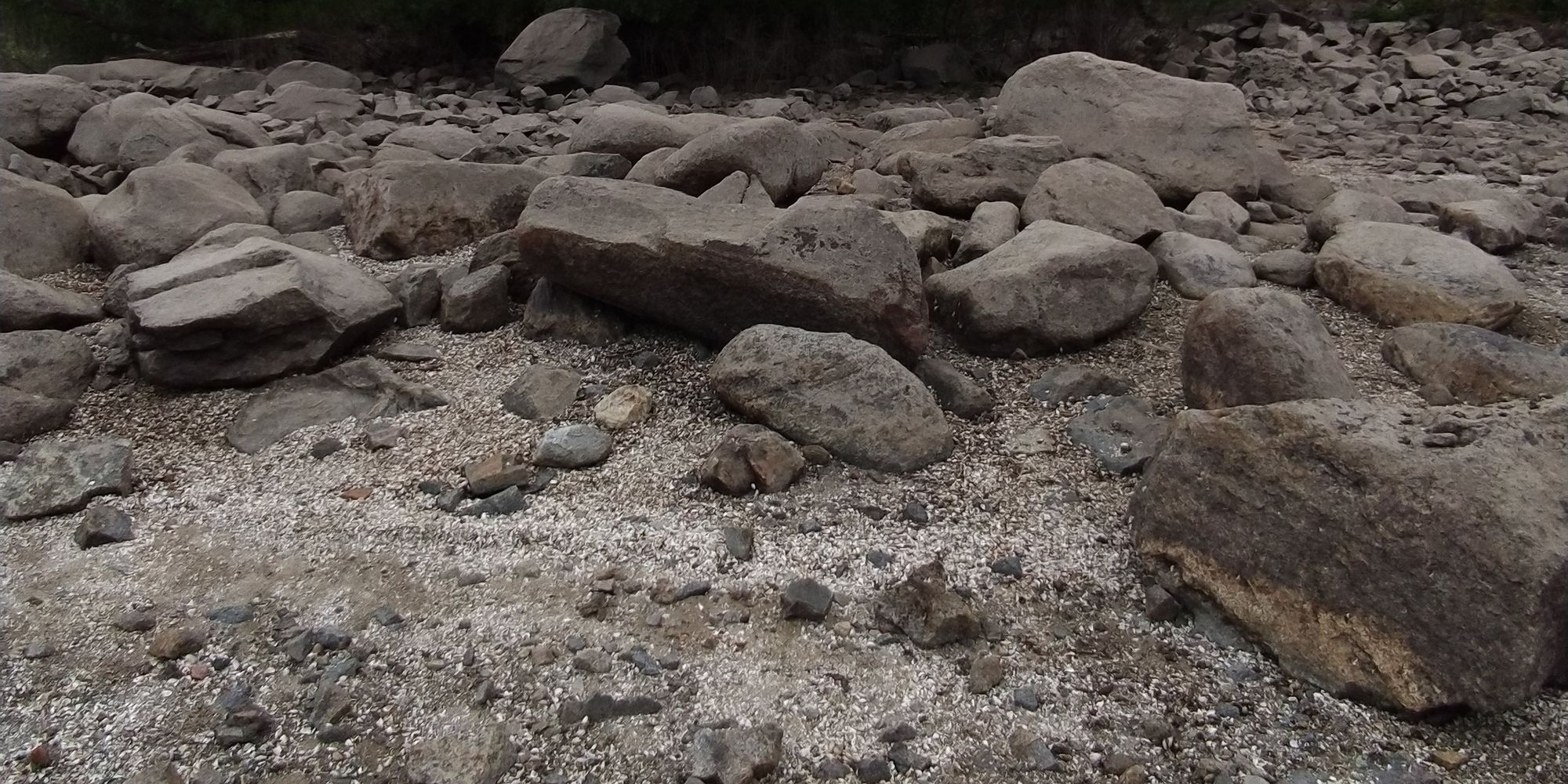 Giant purple mountains of unknown planet lit with indigo colored sun. Tytanically huge desert in front of mountains is covered with ametyst...