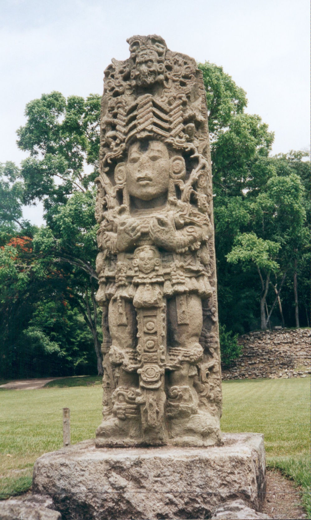 Mayan ruler statue