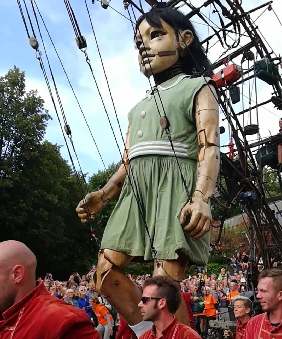 Girl giant version from royal the luxe