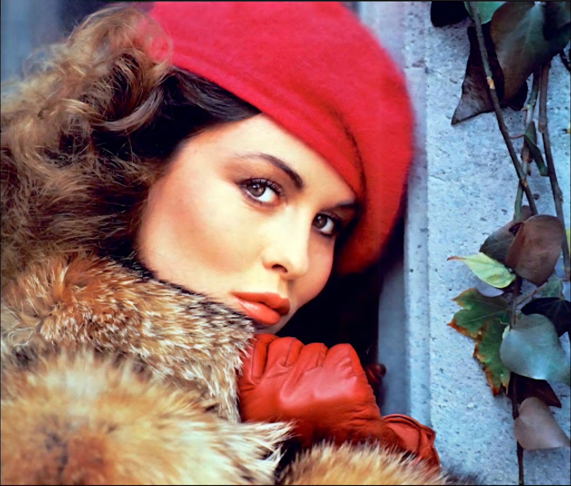 <lora:Detailed realism:1.0> <lora:Exquisite Flux:1.0> <lora:Sauvanne:1.0> Close-up portrait on a Paris sidewalk of a  beautiful French woman...