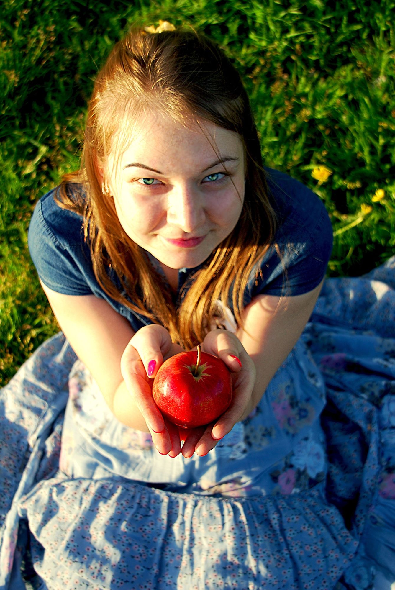 как будто вместо яблока сделали капусту)