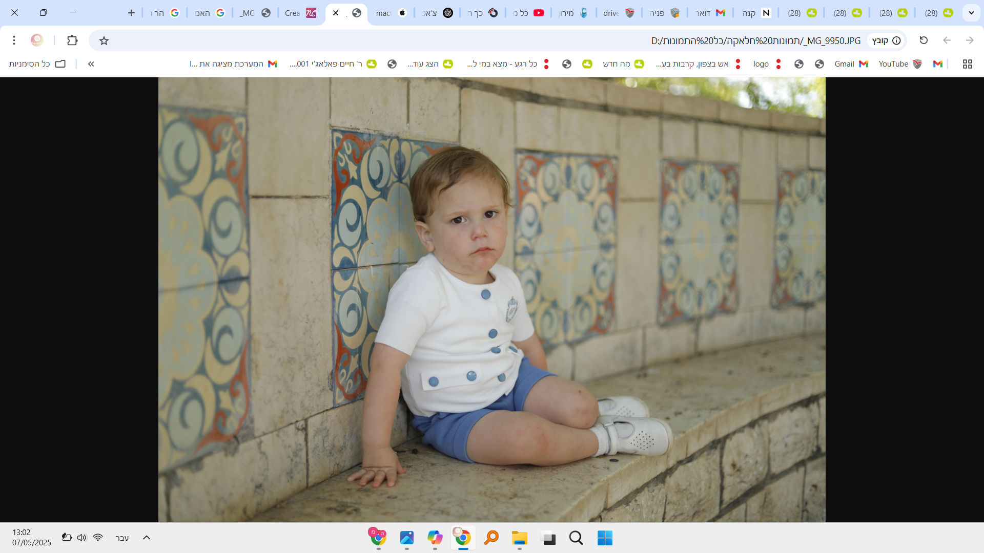 אני צריכה את הילד הזה  בדיוק עם אותם תוי פנים הכל שישאר אותו דבר בדיוק בל שום שינוי   רק לשנות את הפה לחיוך מחייך 