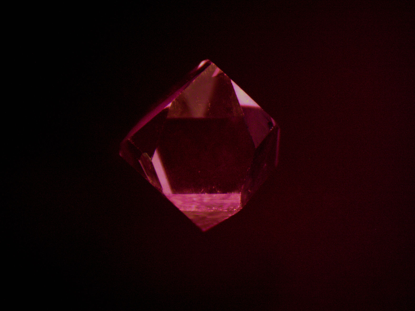 Close up of a round brilliant chocolate diamond