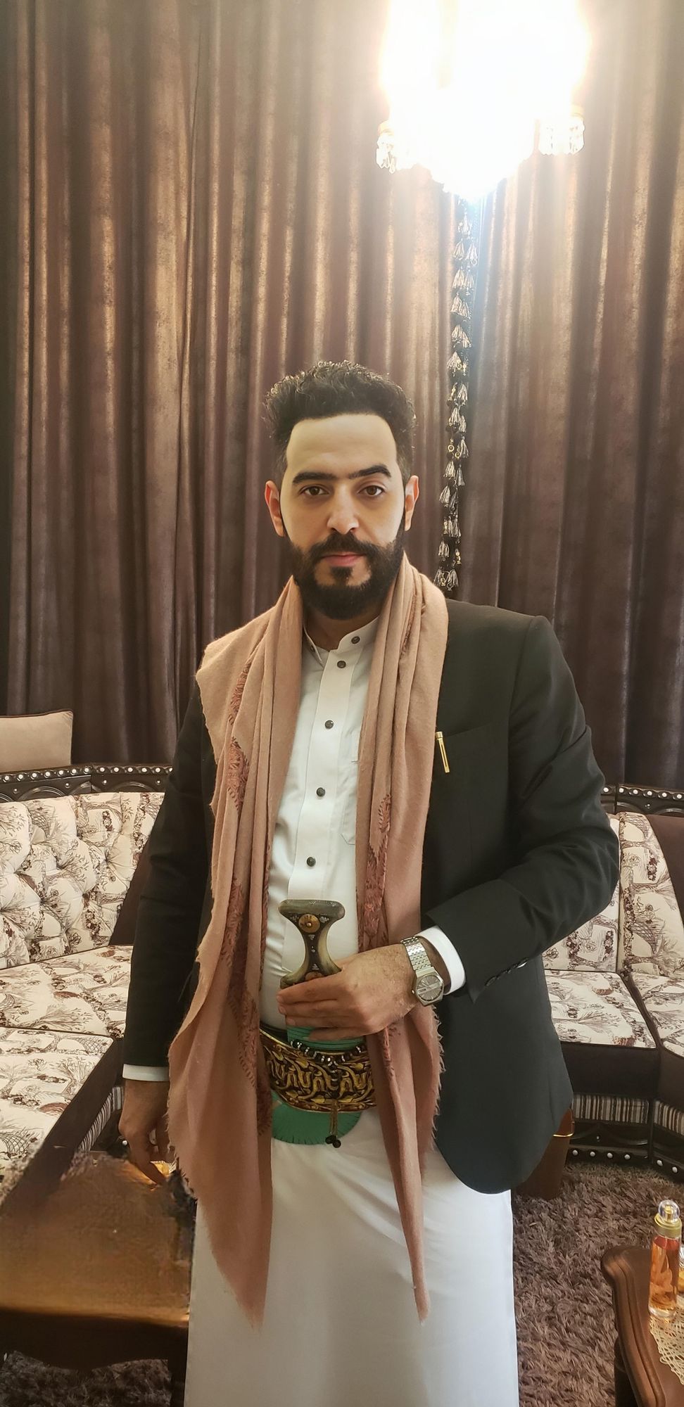 <lora:-Omnious-:1.0> Make it blend the lights so that it looks like a starfall