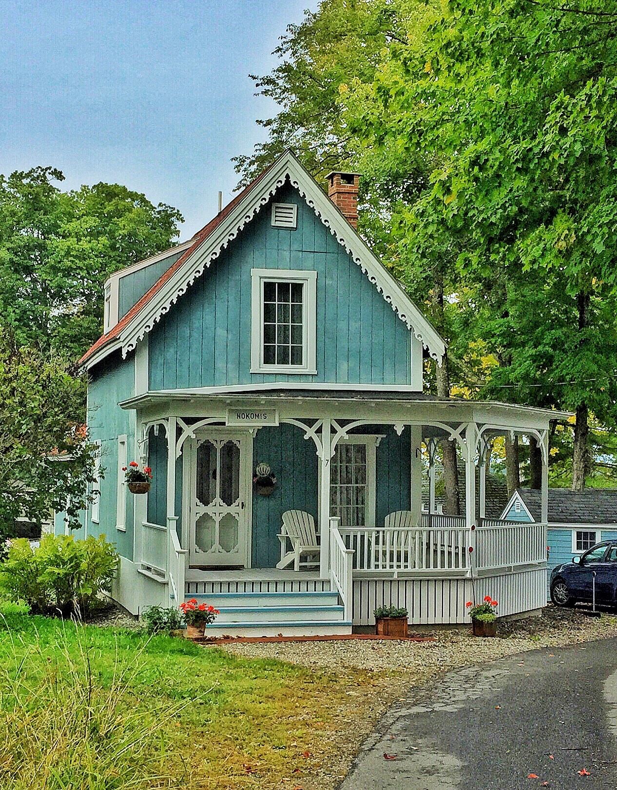 A stunning tiny house by the sea